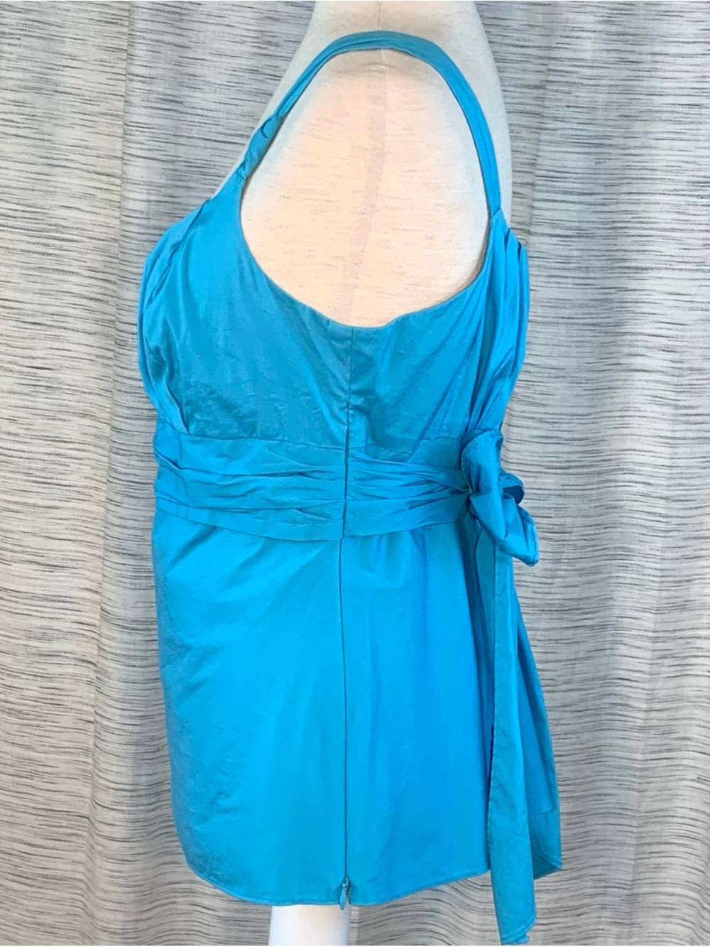 Ann Taylor sky blue sleeveless top. - Picture 7 of 16